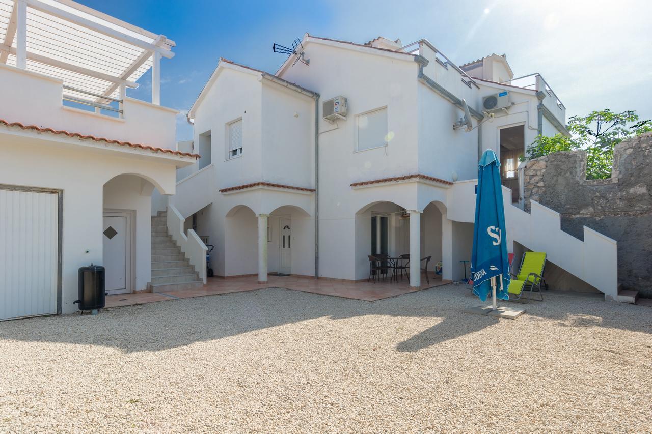 Apartments Miocic Razanac Bagian luar foto