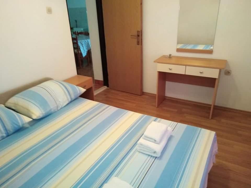 Apartments Miocic Razanac Bagian luar foto